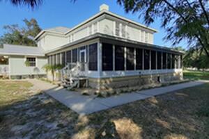 Vinyl Window Sunroom on Wrap Around Porch in Merritt Island